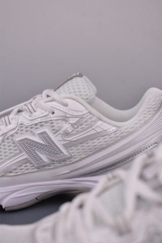 New Balance 740 view 8