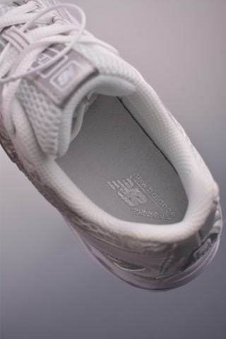 New Balance 740 view 9