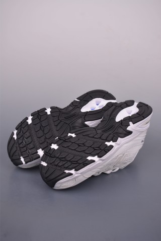 New Balance 740 view 3