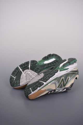 Aime Leon Dore x New Balance 860V2 'Gold / Silver' view 12