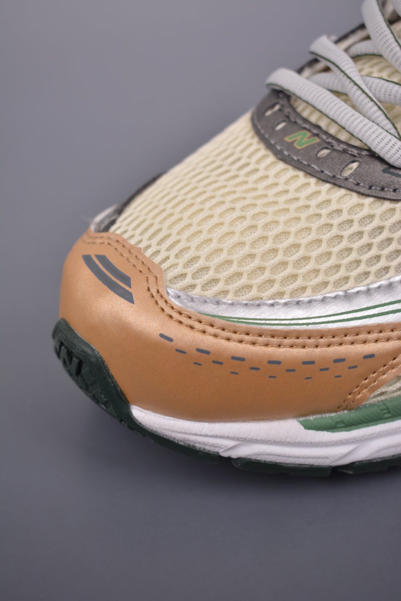 Aime Leon Dore x New Balance 860V2 'Gold / Silver' view