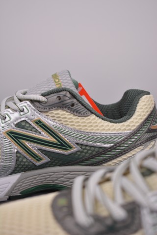 Aime Leon Dore x New Balance 860V2 'Gold / Silver' view 17