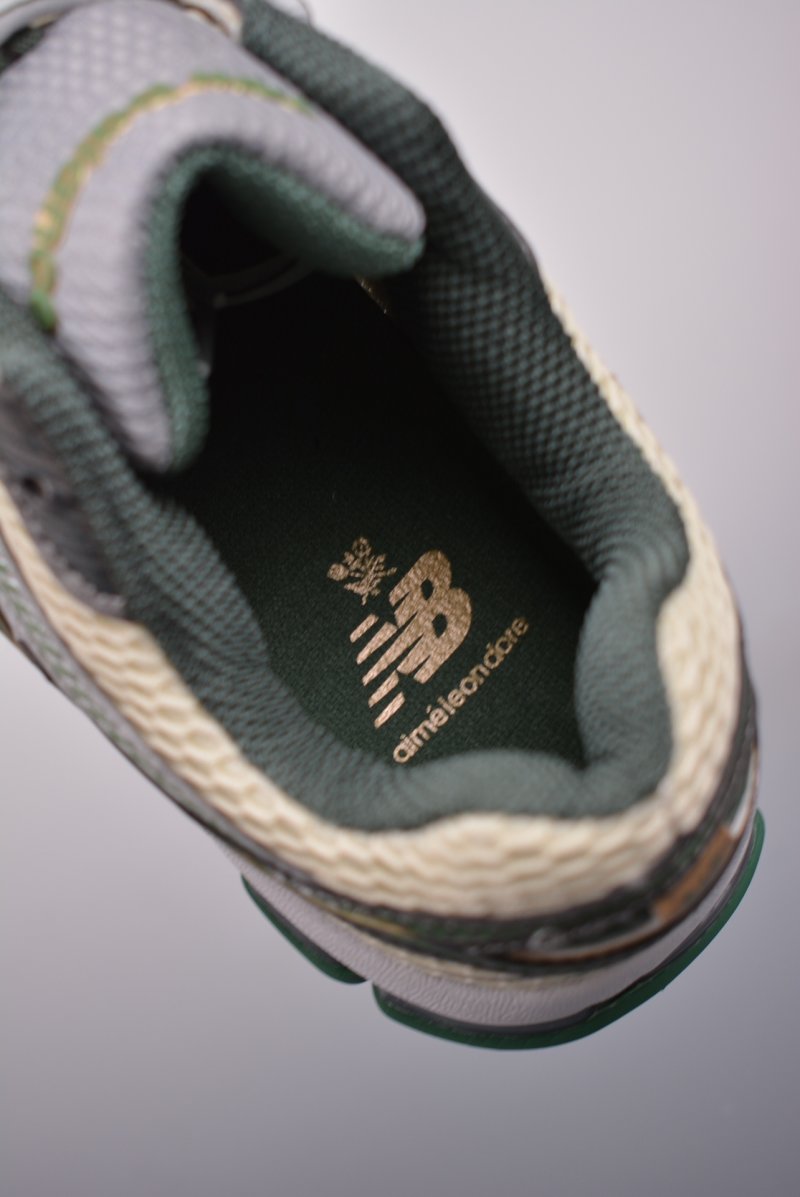 Aime Leon Dore x New Balance 860V2 'Gold / Silver' view