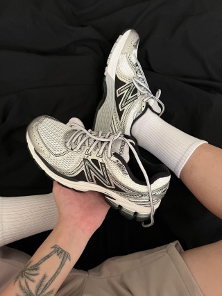 New Balance 860V2 view 4
