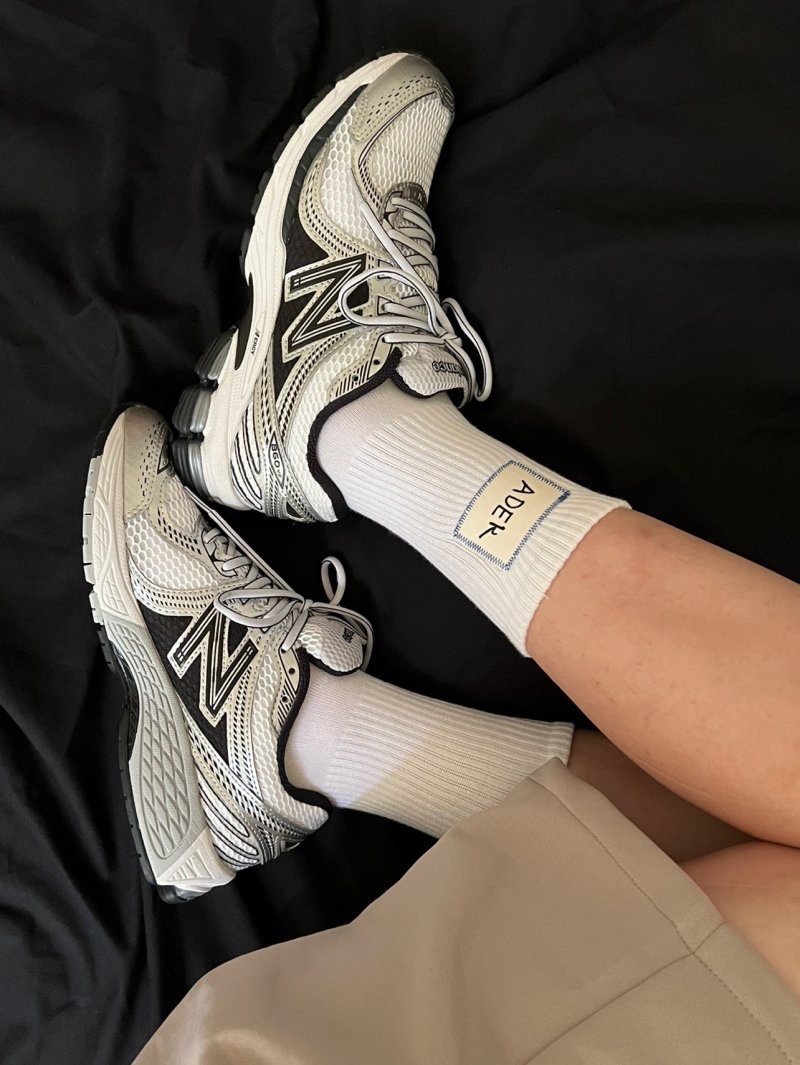 New Balance 860V2 view
