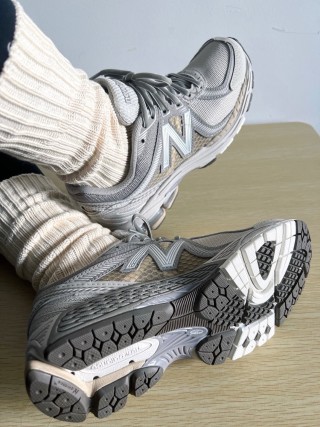 New Balance 860V2 view 2