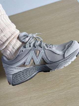 New Balance 860V2 view 3