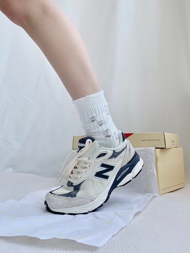 New Balance 990 view