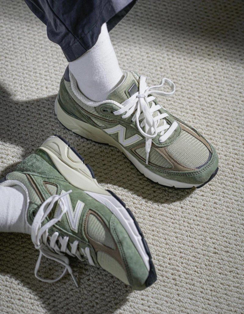 New Balance 990 view