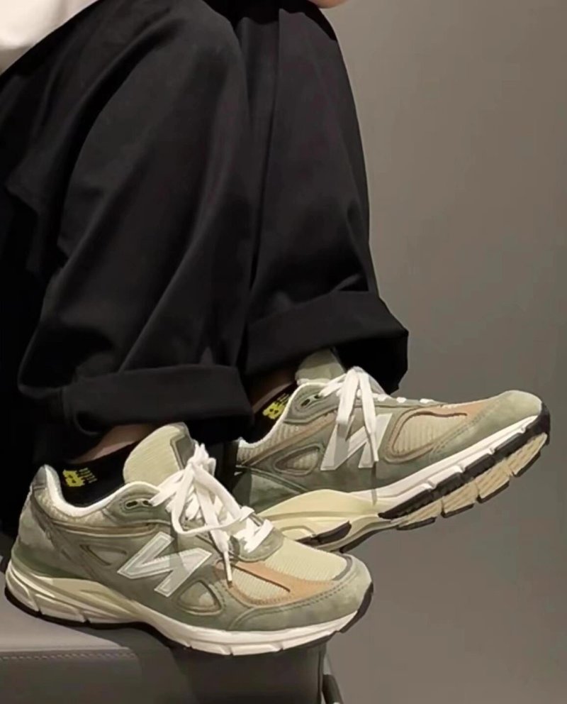 New Balance 990 view