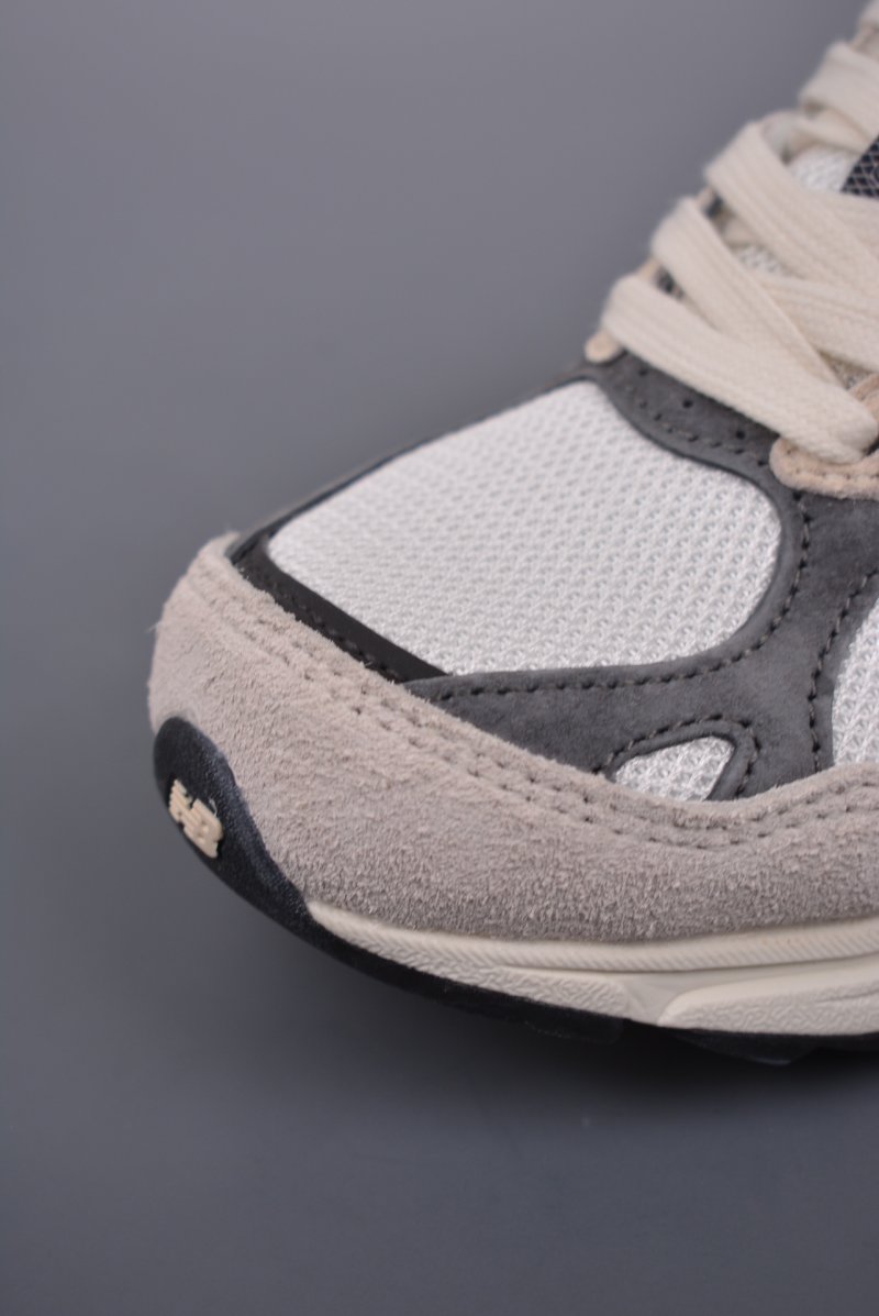 New Balance 990 view
