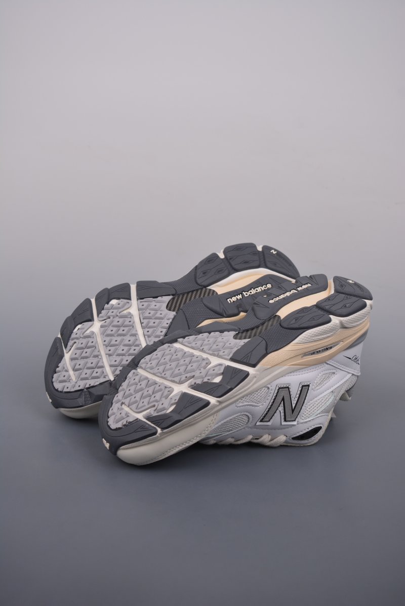 New Balance 990 view