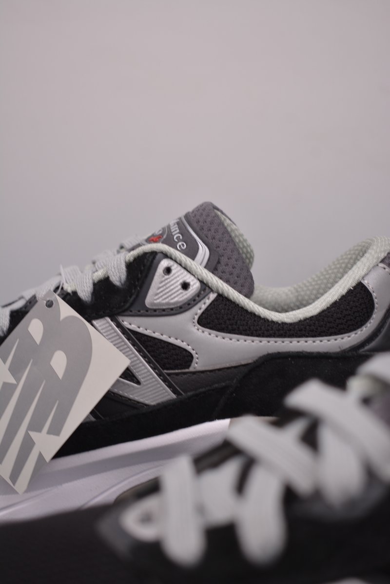 New Balance 990 view