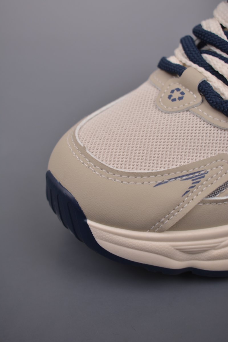 New Balance 990 view
