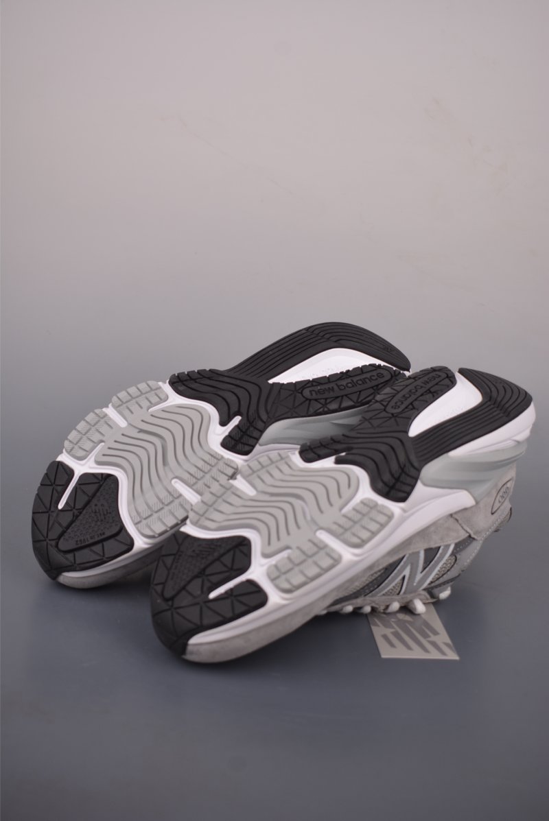 New Balance 990 view