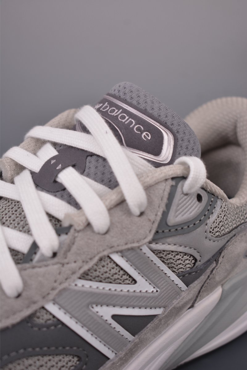 New Balance 990 view