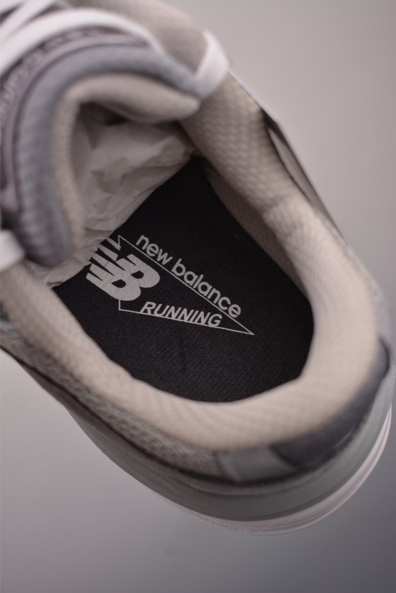 New Balance 990 view