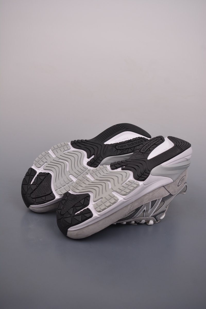 New Balance 990 view