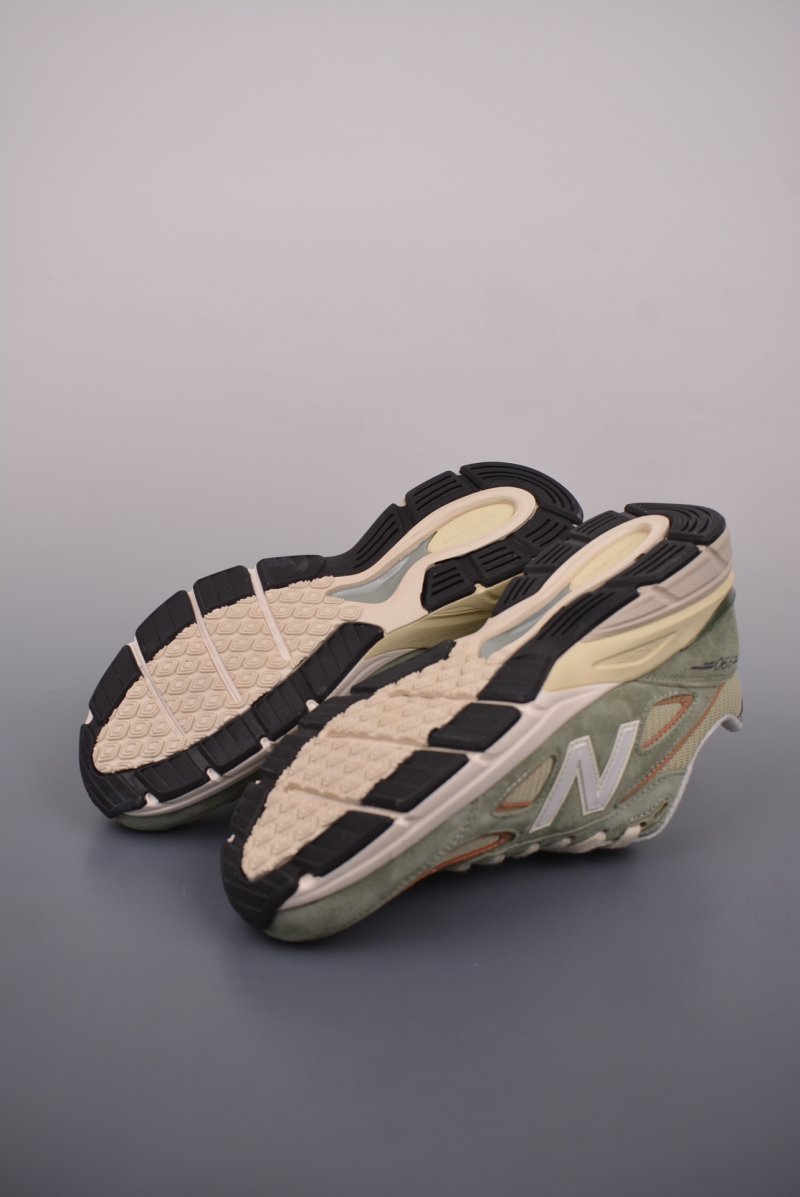New Balance 990 view
