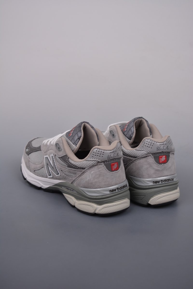 New Balance 990 view