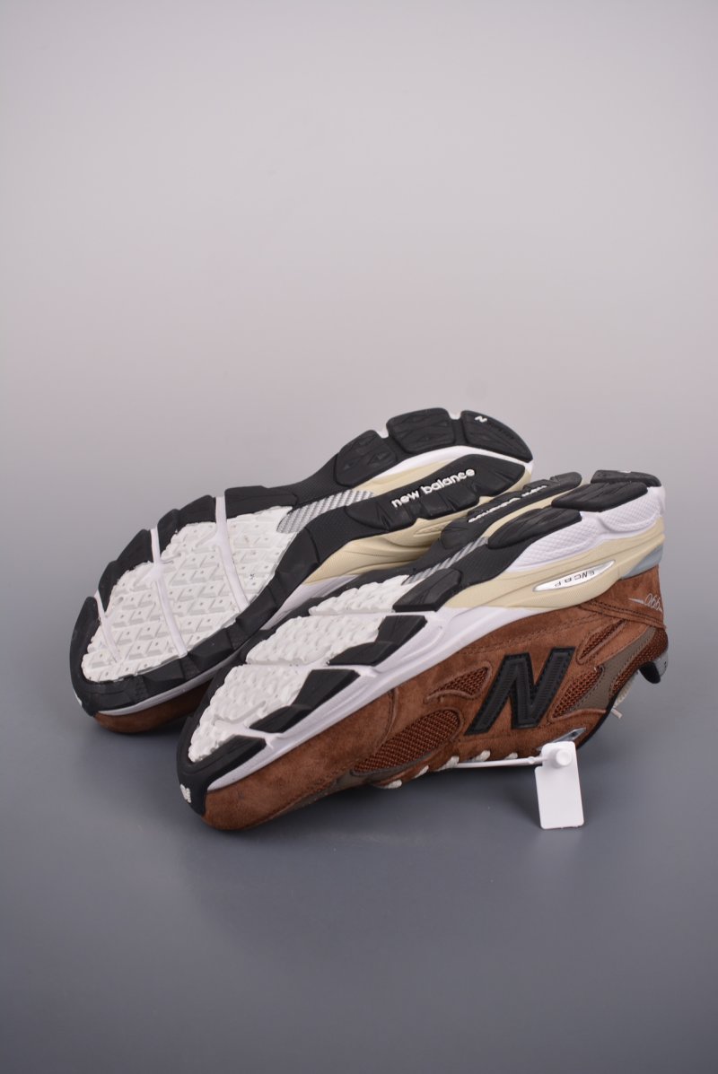 New Balance 990 view
