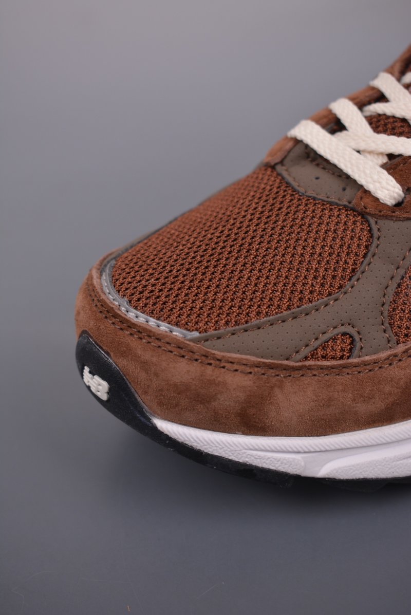 New Balance 990 view