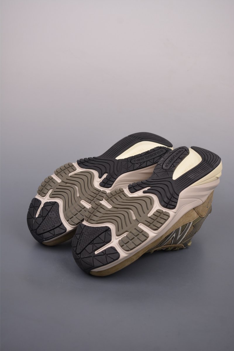New Balance 990 view