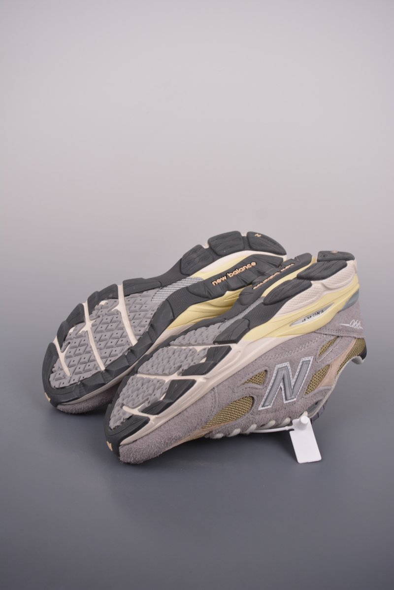 New Balance 990 view