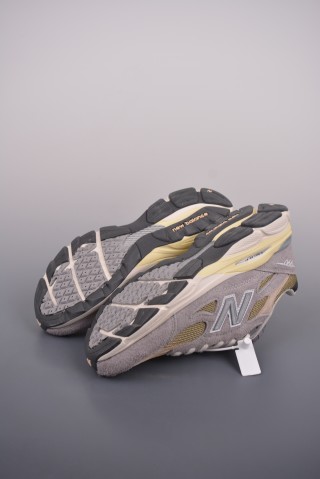 New Balance 990 view 3