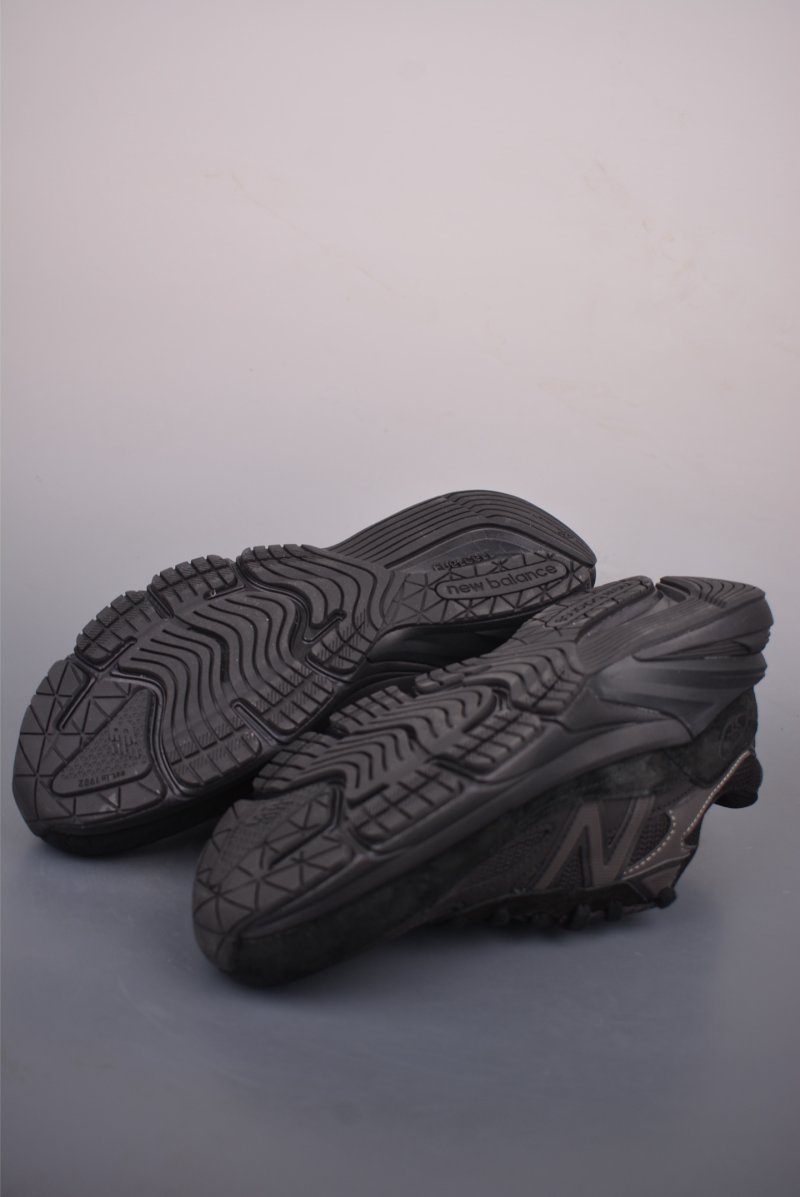 New Balance 990 'Grey' view