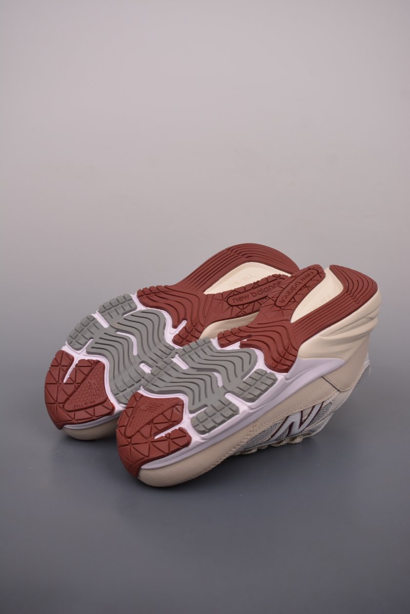 New Balance 990 view