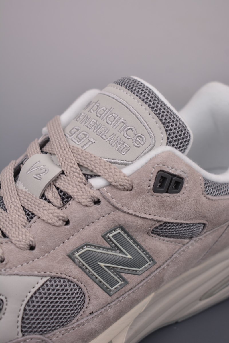 New Balance 991 V2 view