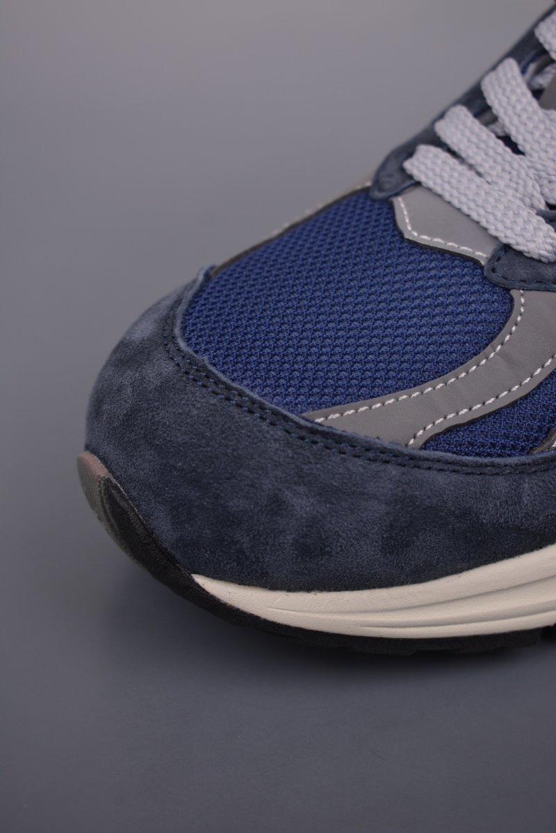 New Balance 991 V2 view