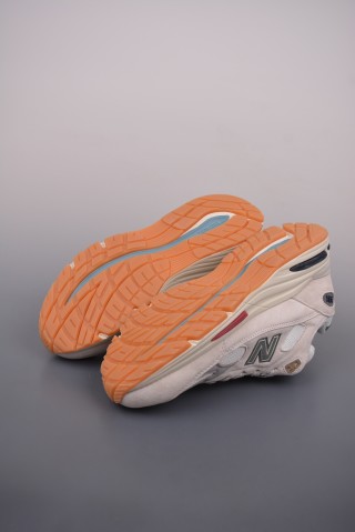 New Balance 991 V2 view 3