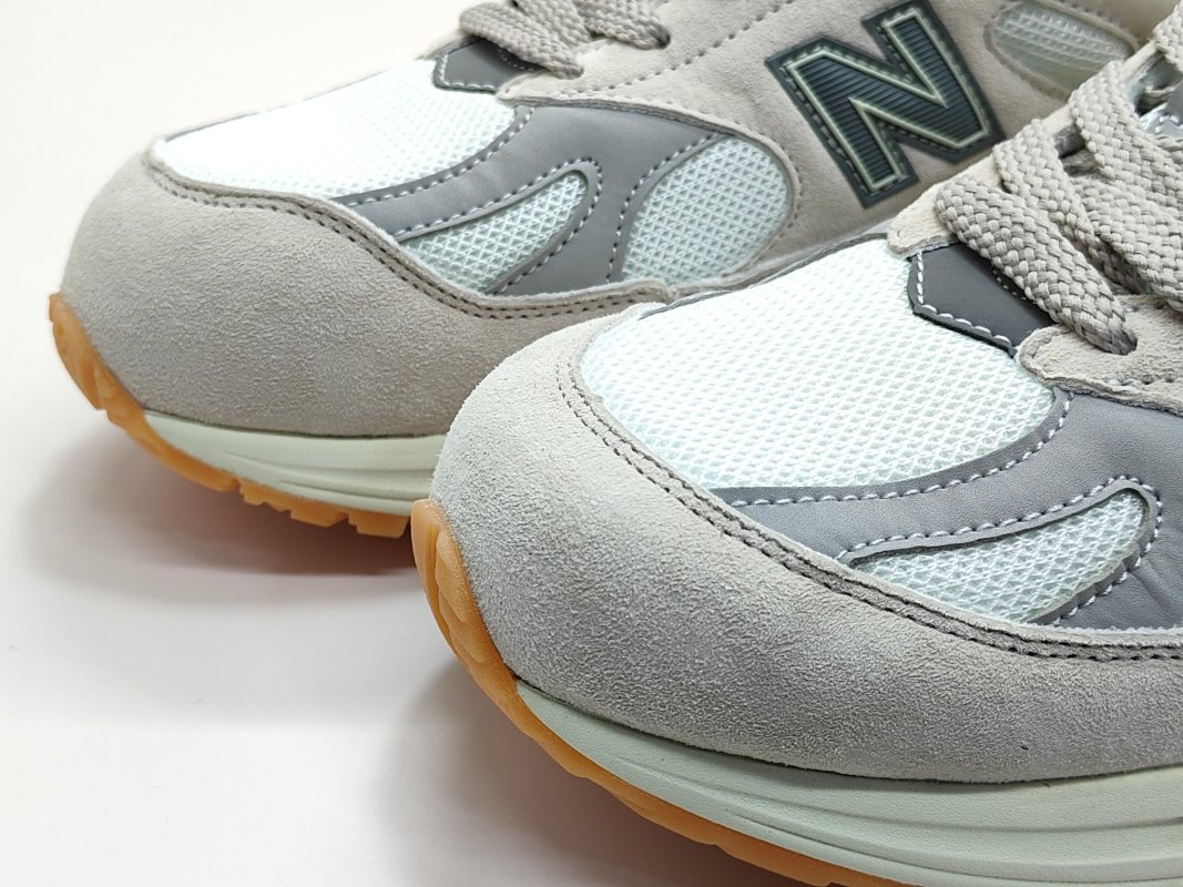 New Balance 991 V2 view