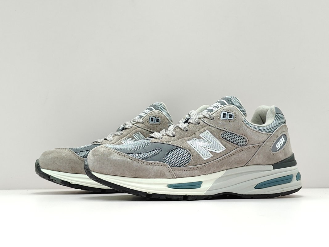 New Balance 991 V2 view
