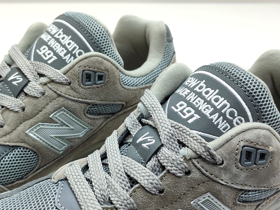 New Balance 991 V2 view