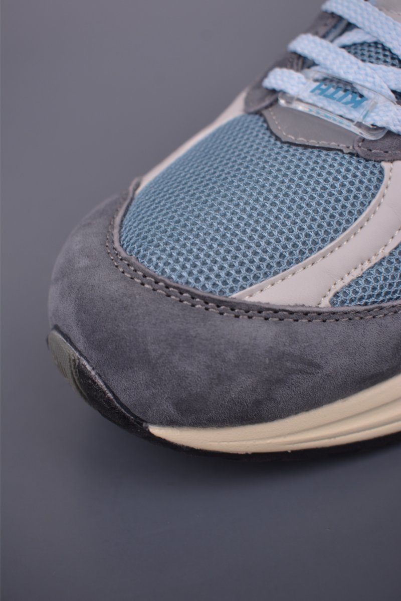 New Balance 991 view