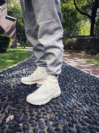 New Balance W992 view 9