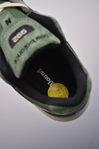 New Balance W992 view 9