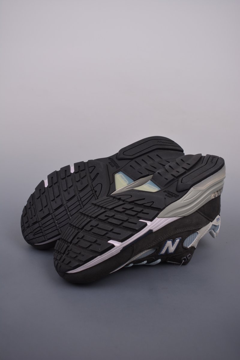 New Balance W992 view