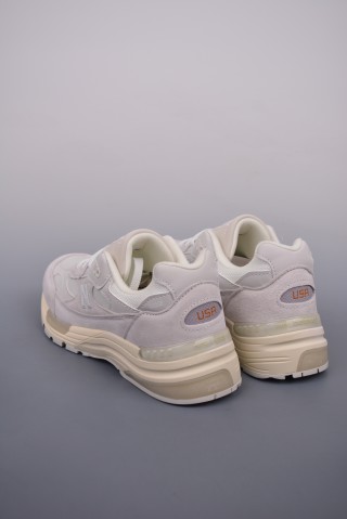 New Balance W992 view 2