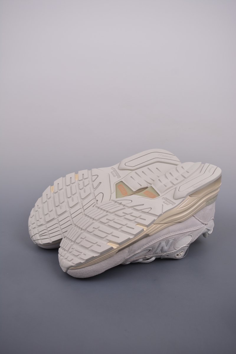 New Balance W992 view