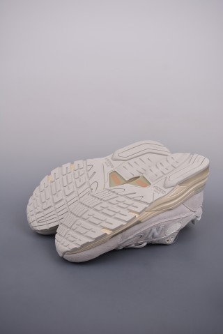 New Balance W992 view 3