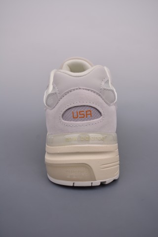 New Balance W992 view 4