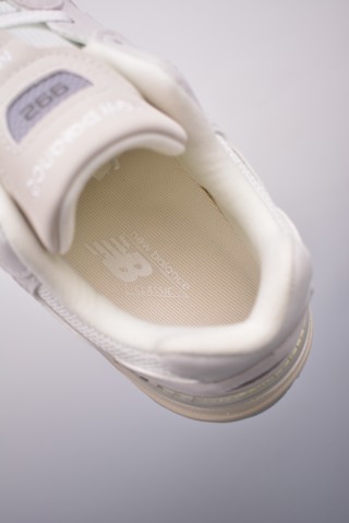 New Balance W992 view 9
