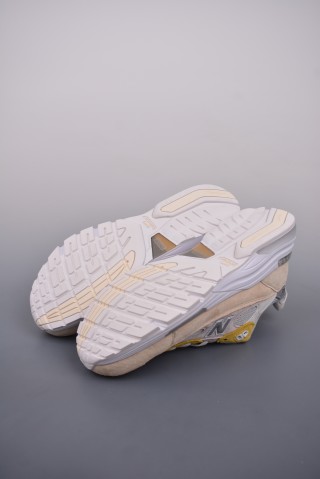 New Balance W992 view 3