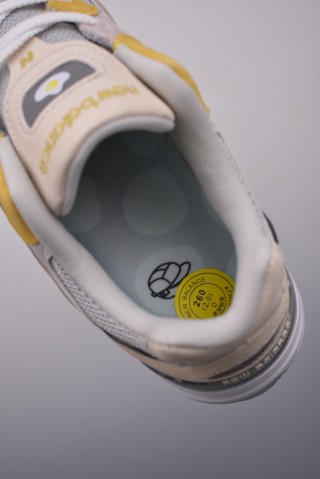 New Balance W992 view 9