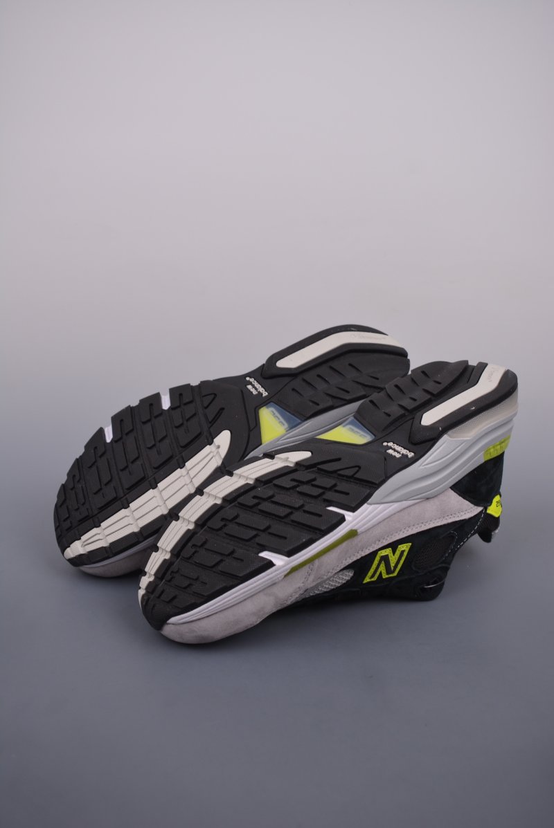 New Balance W992 view