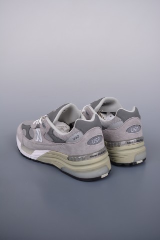 New Balance W992 view 2